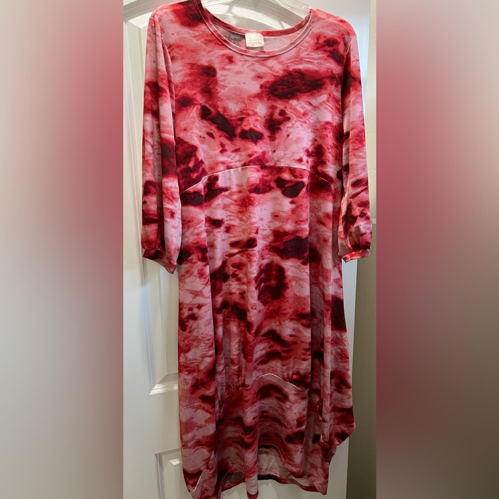 Comfy red tie-die like bubble dress